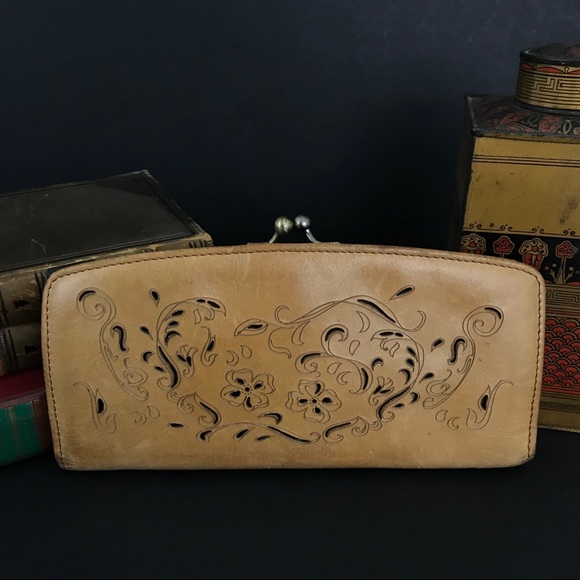 HOBO Handbags - Hobo International Clutch Wallet Vintage Liven